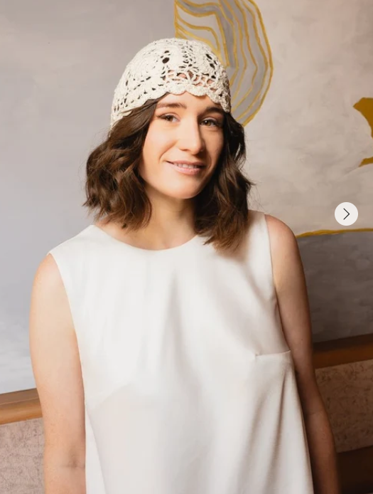 Schleier war gestern? Warum ein perlenbesetzter Haarreif dein Braut-Styling komplett macht